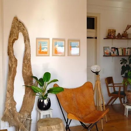 Apartment Sunny Urban Oasis *